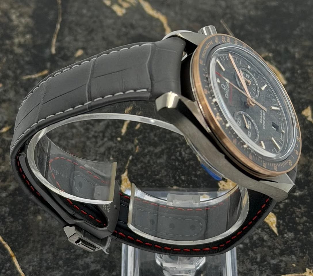 Omega Speedmaster New 2026 - Speedmaster Dark Side of the Moon 44mm - Meteorite - Leather