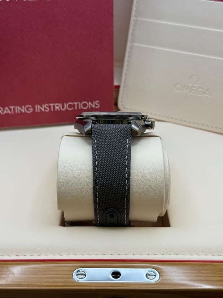 Omega Speedmaster Side Of The Moon Speedmaster Dark SPECIAL EDITION