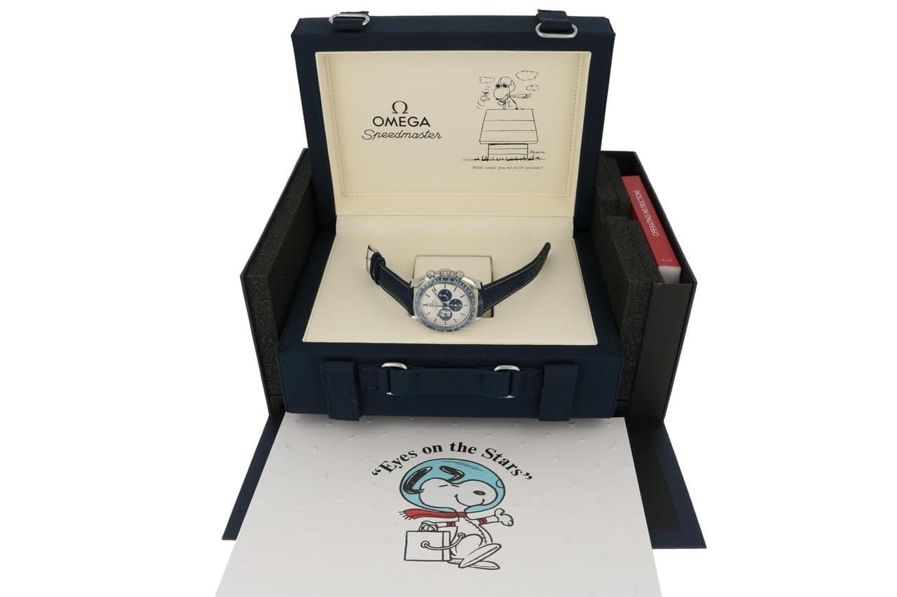 Omega Speedmaster Professional Moonwatch'Silver Snoopy Award' | 2026 warranty brand new | full set