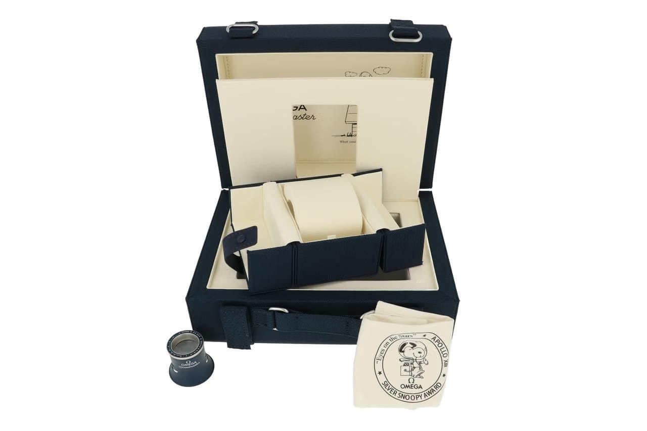 Omega Speedmaster Professional Moonwatch'Silver Snoopy Award' | 2026 warranty brand new | full set