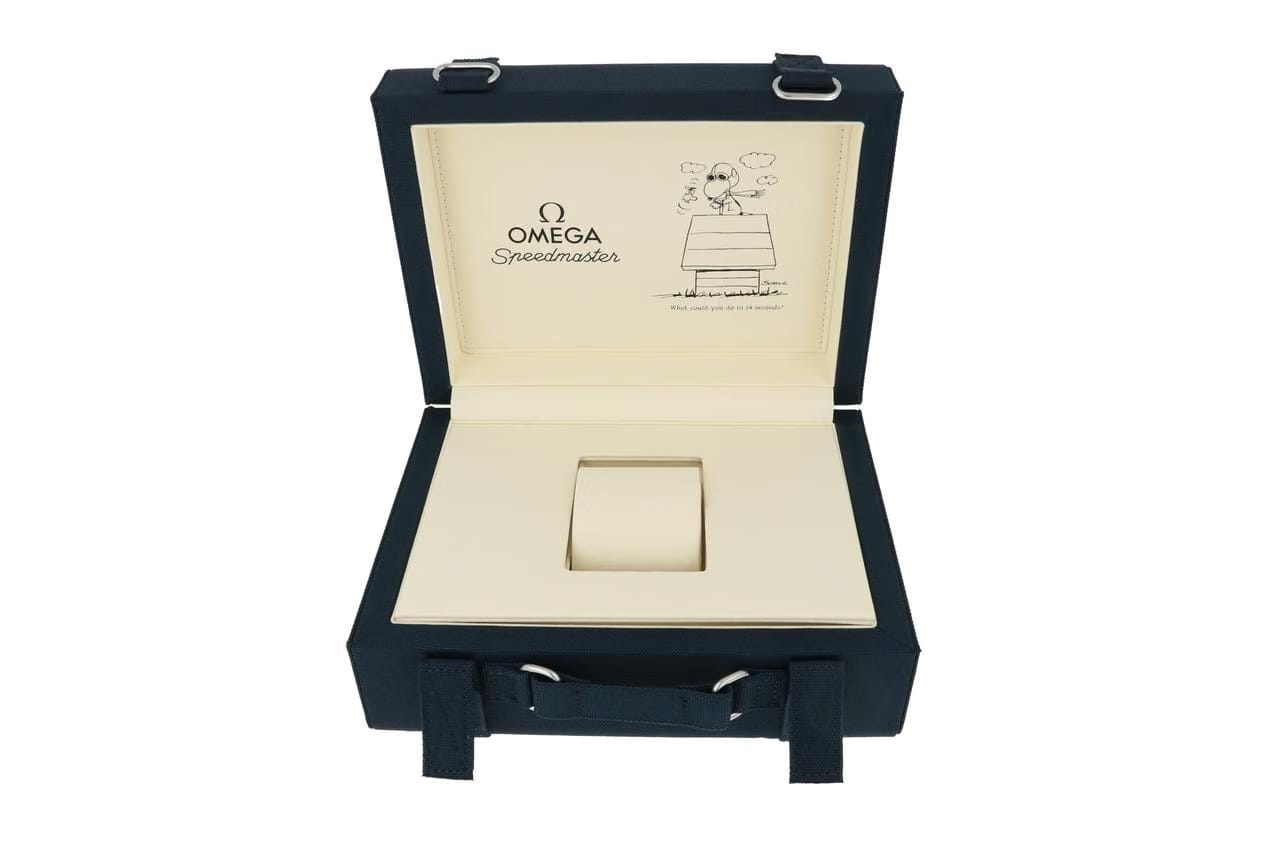 Omega Speedmaster Professional Moonwatch'Silver Snoopy Award' | 2026 warranty brand new | full set