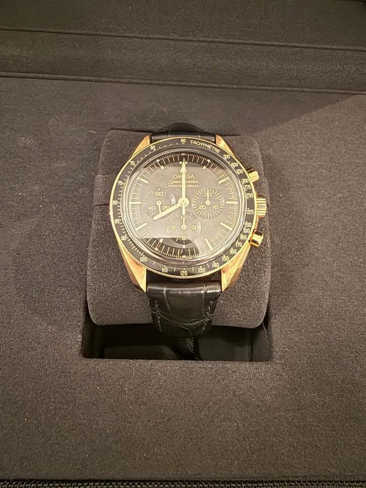 Omega Speedmaster Moonwatch Co-axial Chronograph OMEGA SPEEDMASTER MOONWATCH PROFESSIONAL OR SEDNA NEUVE