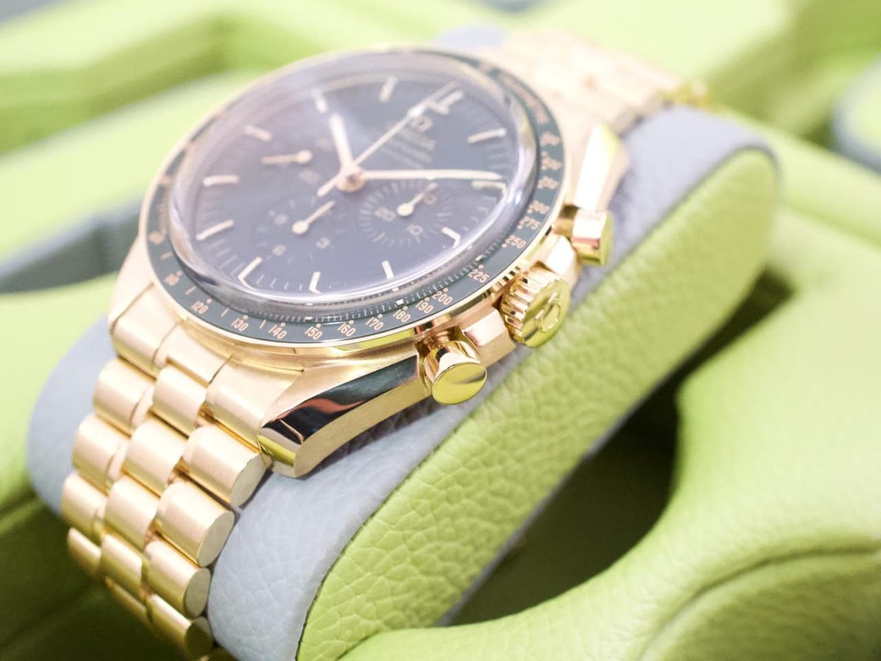 Omega Speedmaster Professional Moonwatch310.60.42.50.10.001 Moonshine 42 MM 18 K Yellow Gold 2025