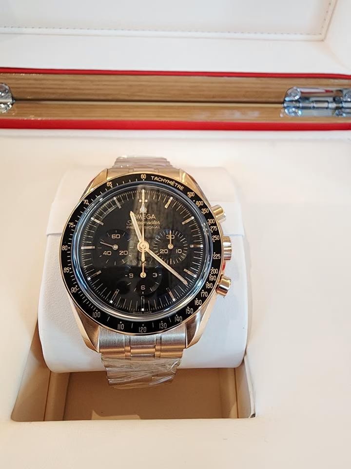 Omega Speedmaster Professional Moonwatch Co-Axial Master Chronometer New never worn full set all links included