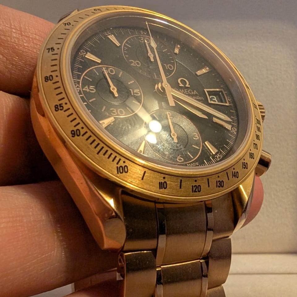 Omega Speedmaster Date323.50.40.40.01.001