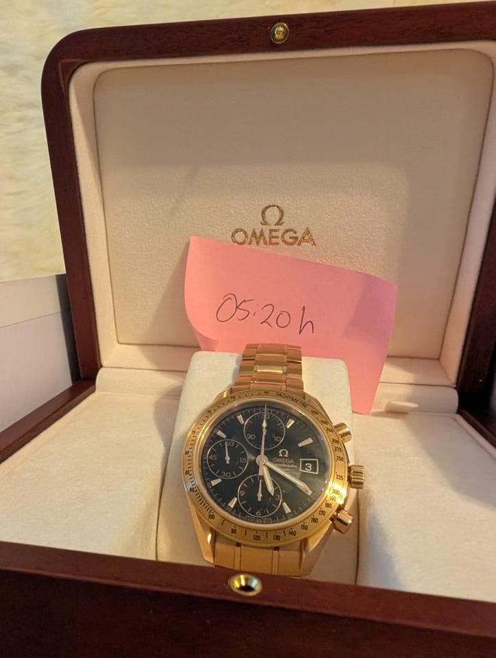Omega Speedmaster Date323.50.40.40.01.001
