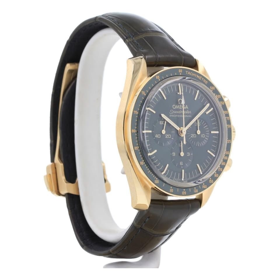 Omega Speedmaster Professional Moonwatch Yellow Gold Green dial Ref. 310.63.42.50.10.001 – 2025 – Full Set