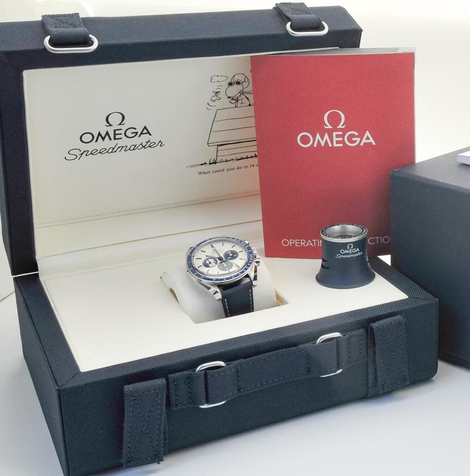 Omega Speedmaster Professional Moonwatch Silver Snoopy Award 50th New 42mm Ref. 310.32.42.50.02.001 Year 2024