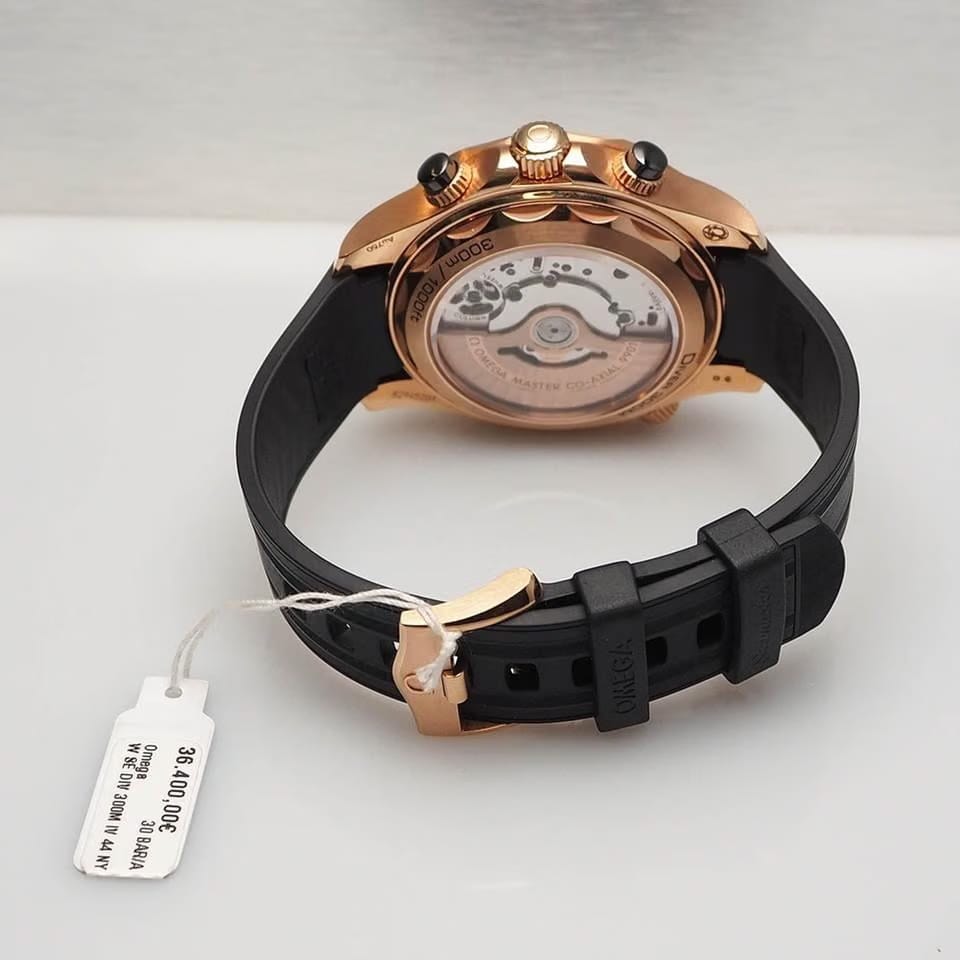 Omega Seamaster Diver 300 MChronograph 300 M 44 mm 18k Gold B&P NEW Neu/ungetragen