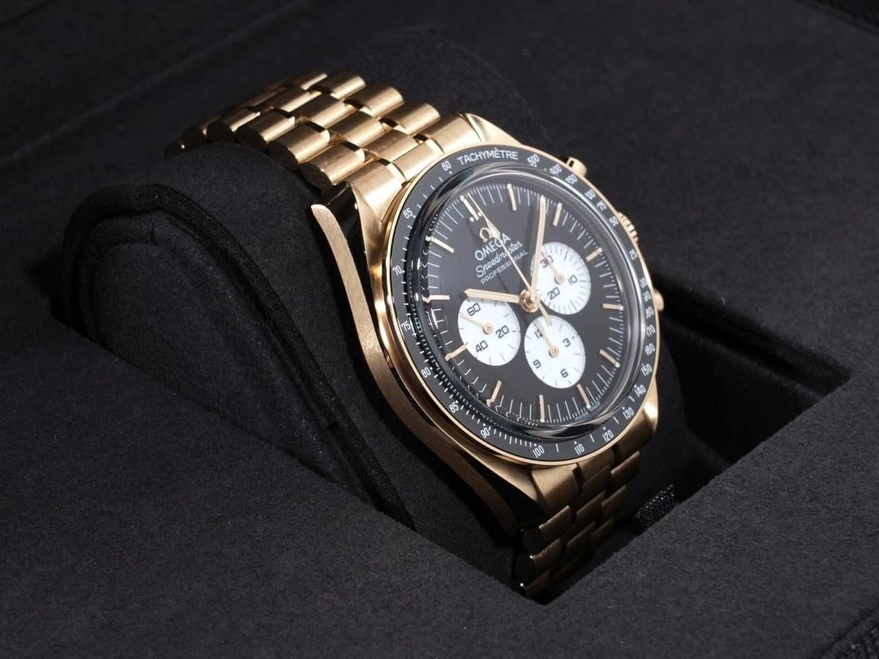 Omega Speedmaster Professional Moonwatch310.60.42.50.01.002 2026 Yellow gold Like new & unworn