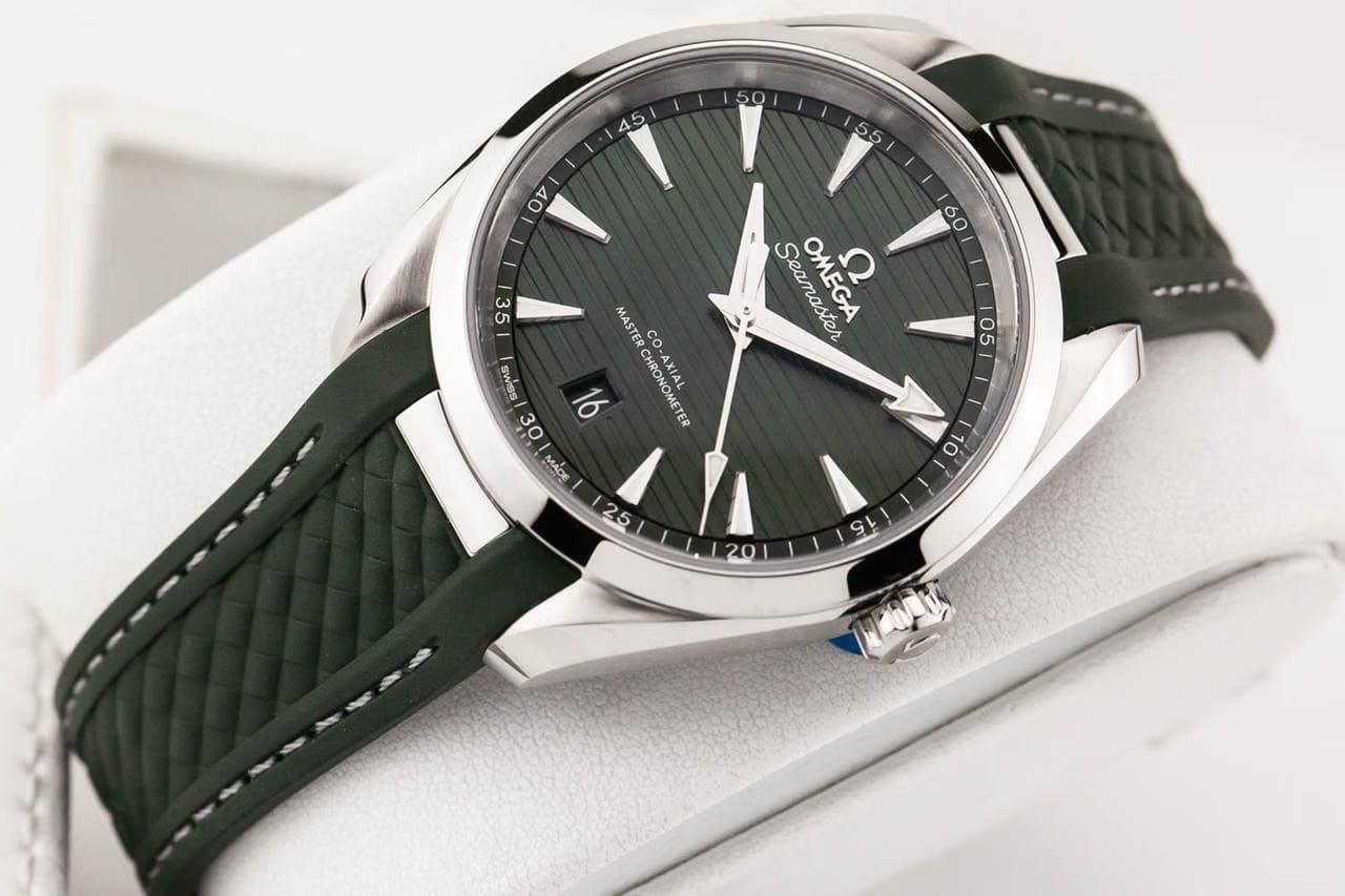 Omega Aqua Terra 8800 38mm Green Diver 220.12.38.20.10.001