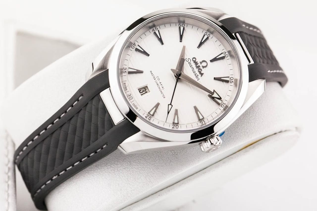 Omega Aqua Terra 8800 38mm White Diver 220.12.38.20.02.001