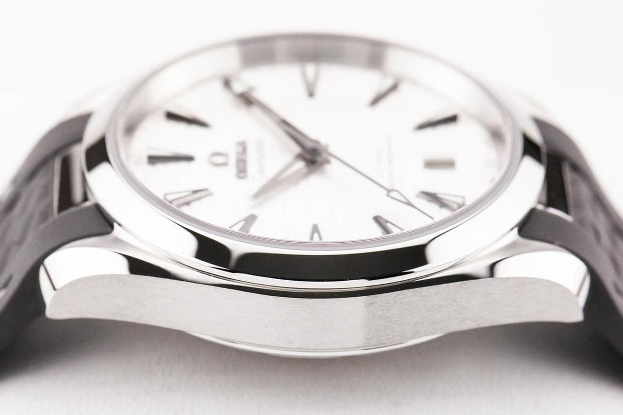 Omega Aqua Terra 8800 38mm White Diver 220.12.38.20.02.001