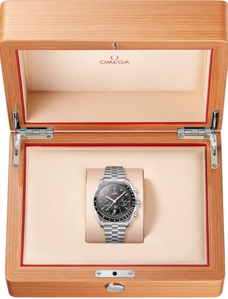 Omega Speedmaster Moonphase Meteorite Black dial 43mm 304.30.43.52.01.001 Master Chronometer Certified