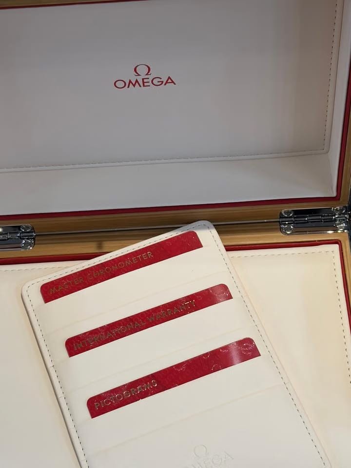 Omega Speedmaster Moonphase 43mm Meteorite