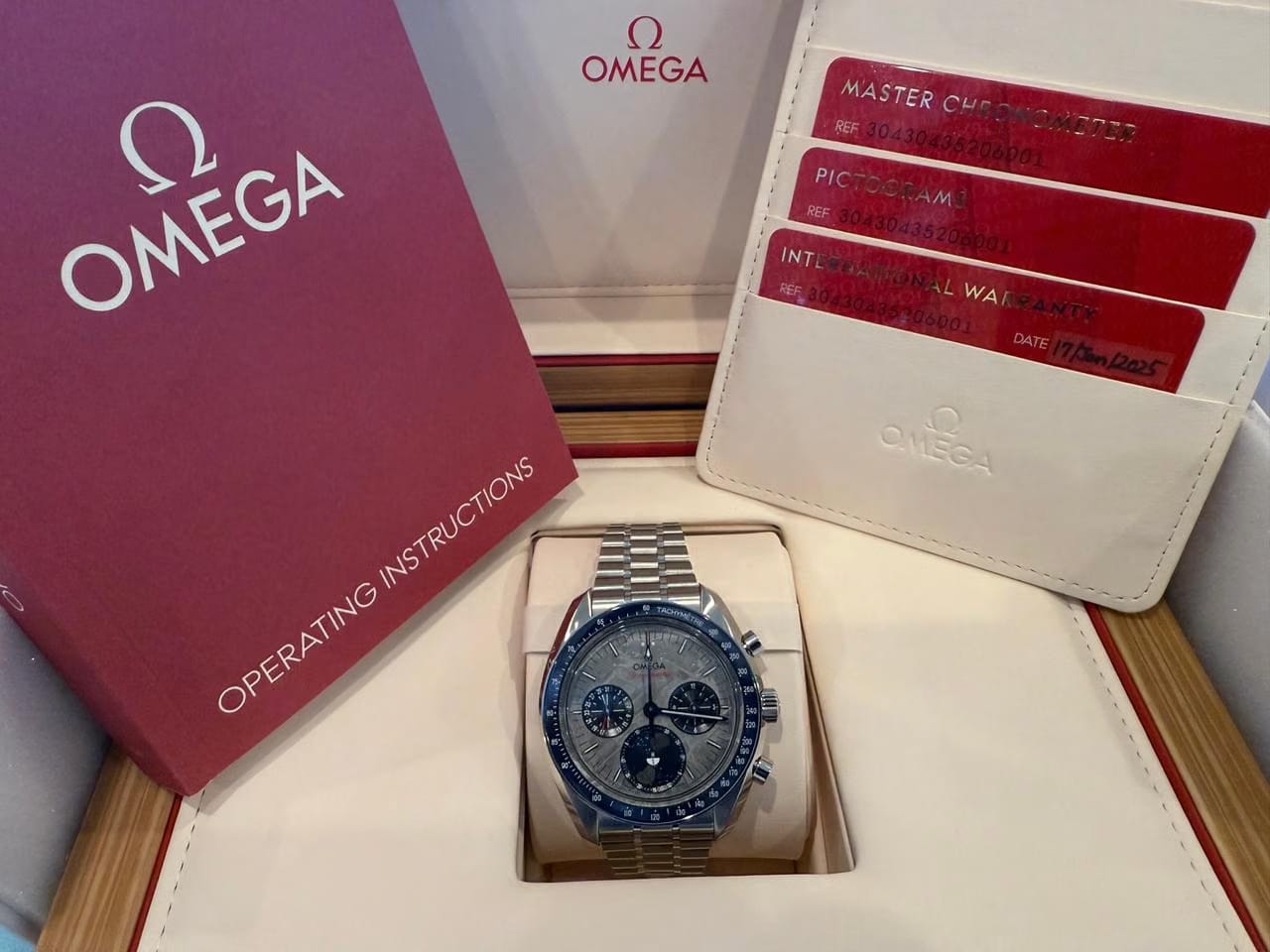 Omega304.30.43.52.06.001 Speedmaster Moonphase Meteorite 43mm Steel