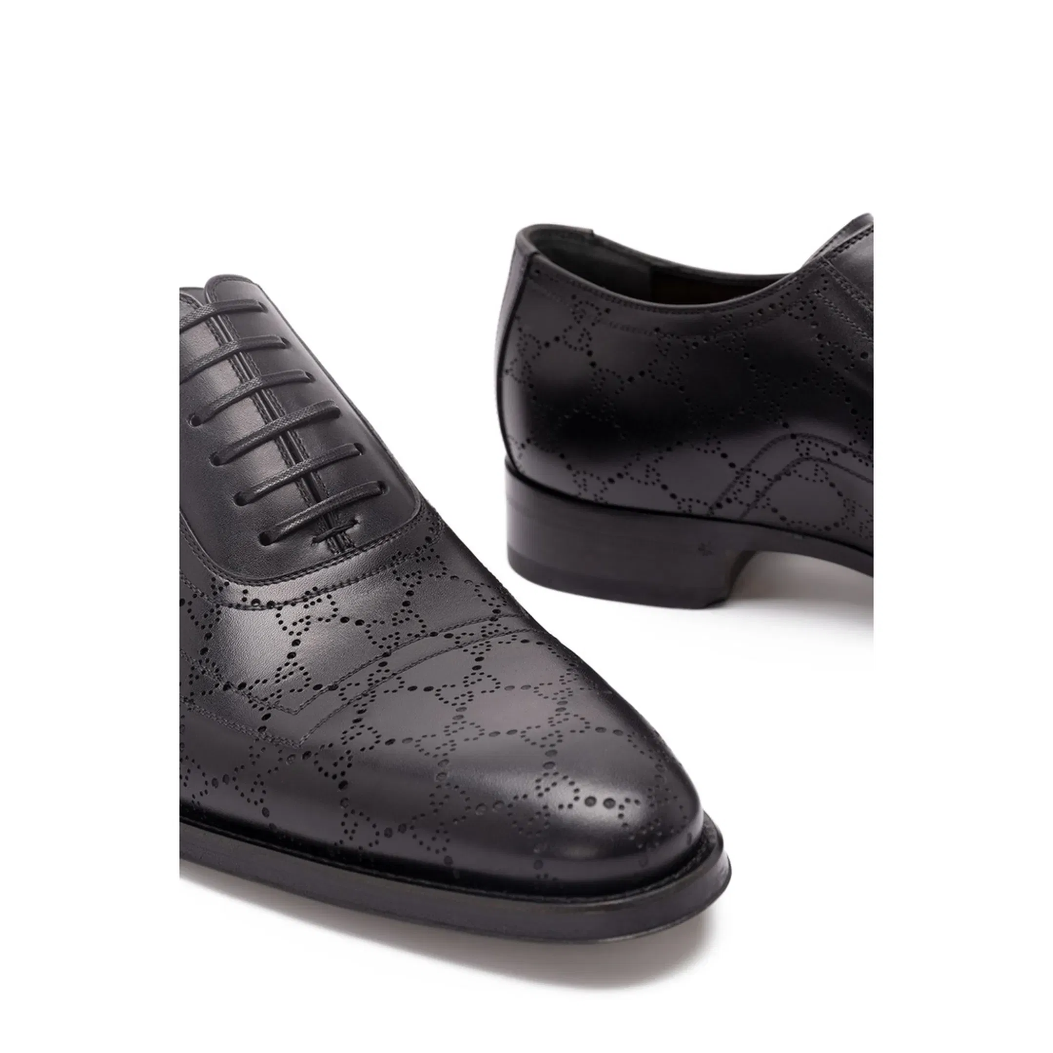 Lace-Up Shoe With Lasered Gg