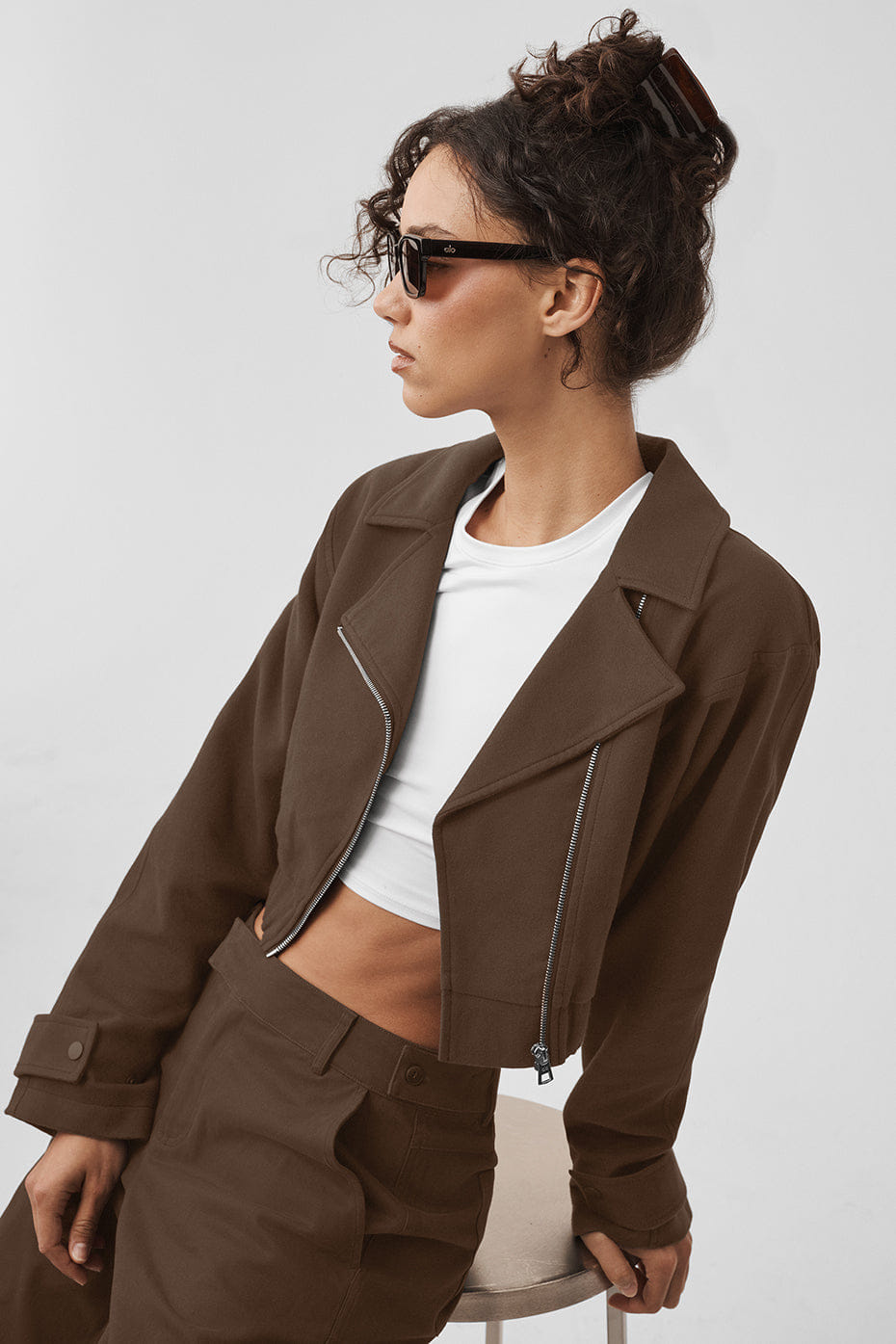 Alo Yoga Cropped Cosmopolitan Jacket - Espresso
