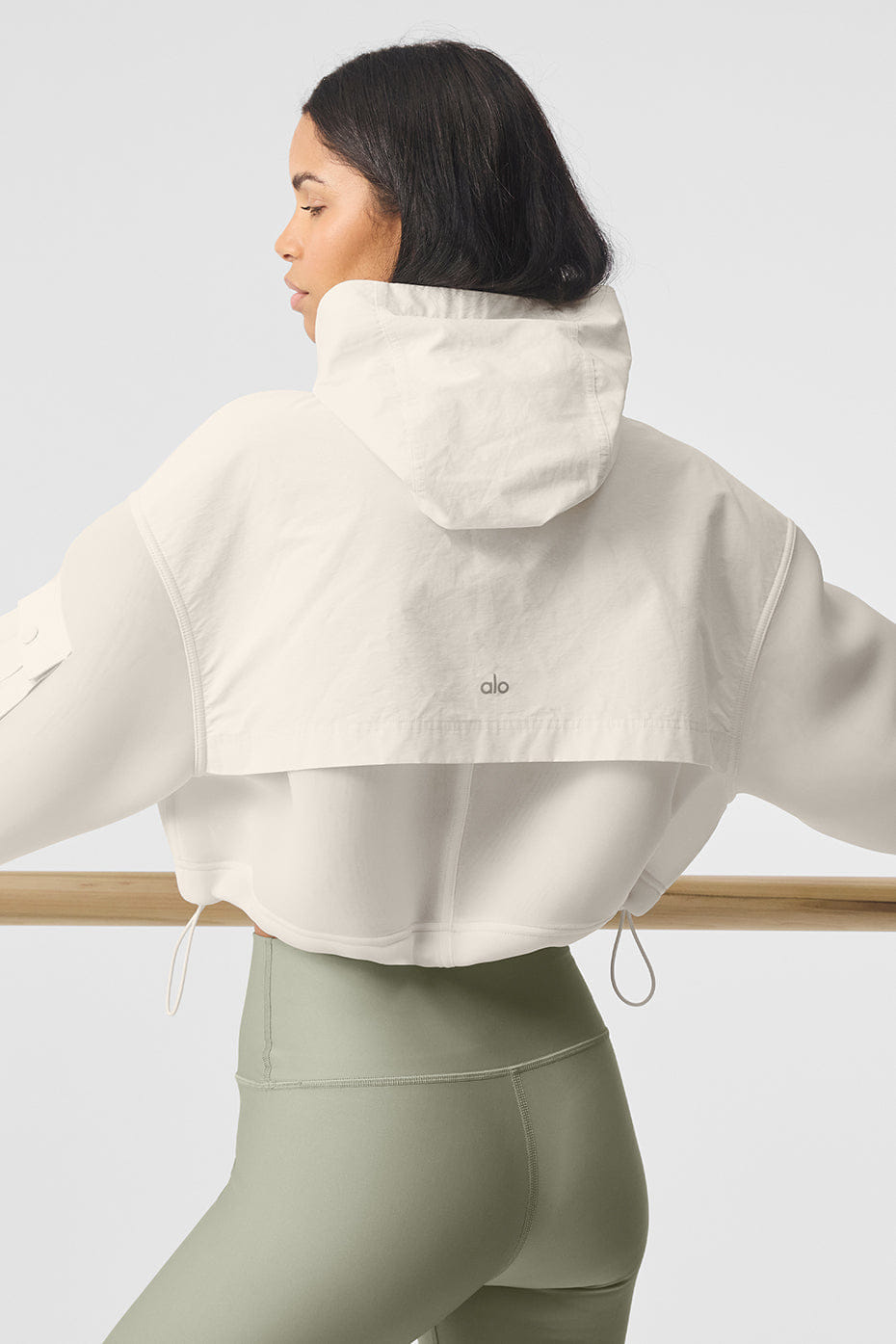 Alo Yoga Cropped Engage Cargo Parka - Ivory