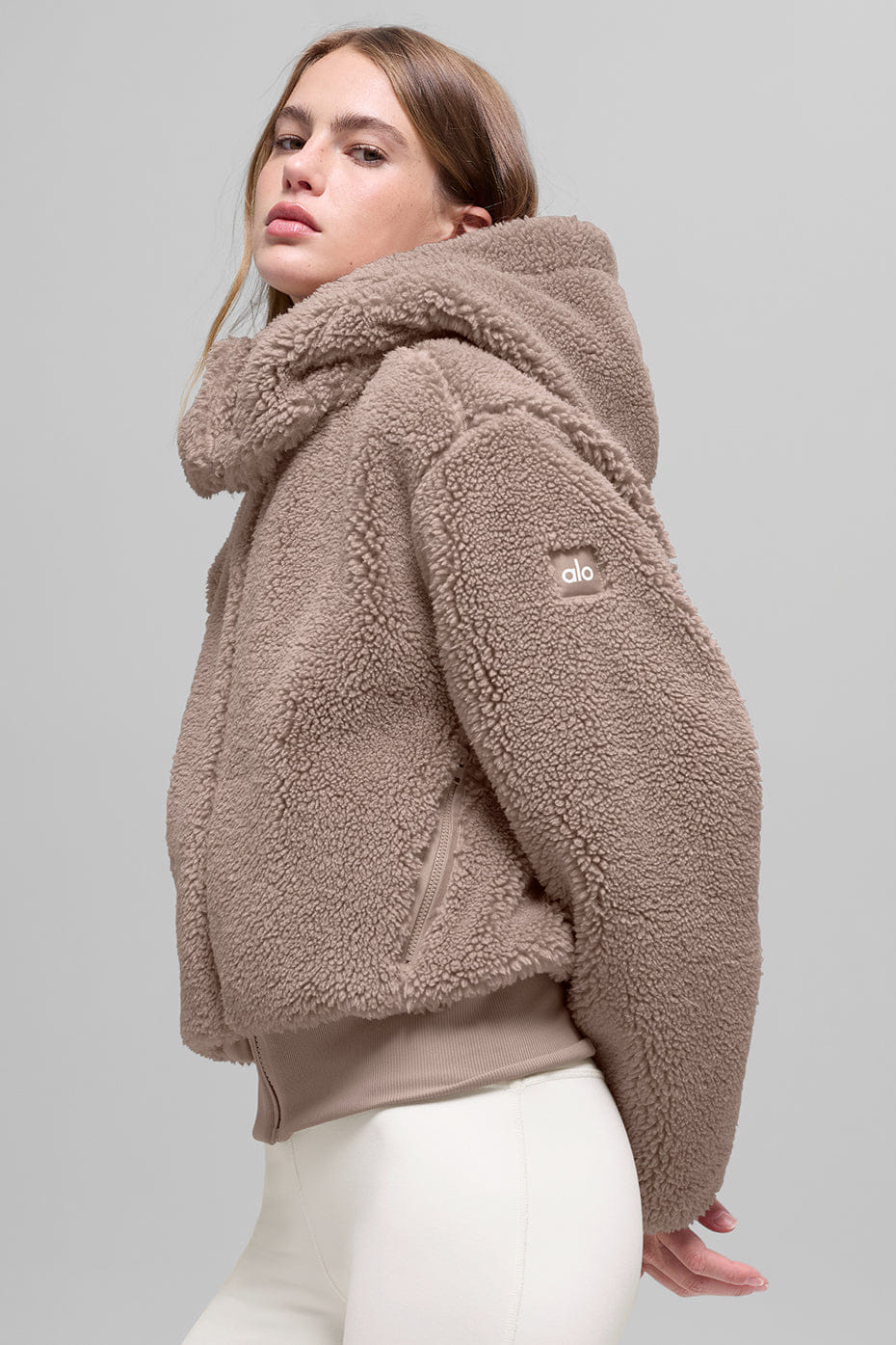 Alo Yoga Foxy Sherpa Jacket - Chai Latte