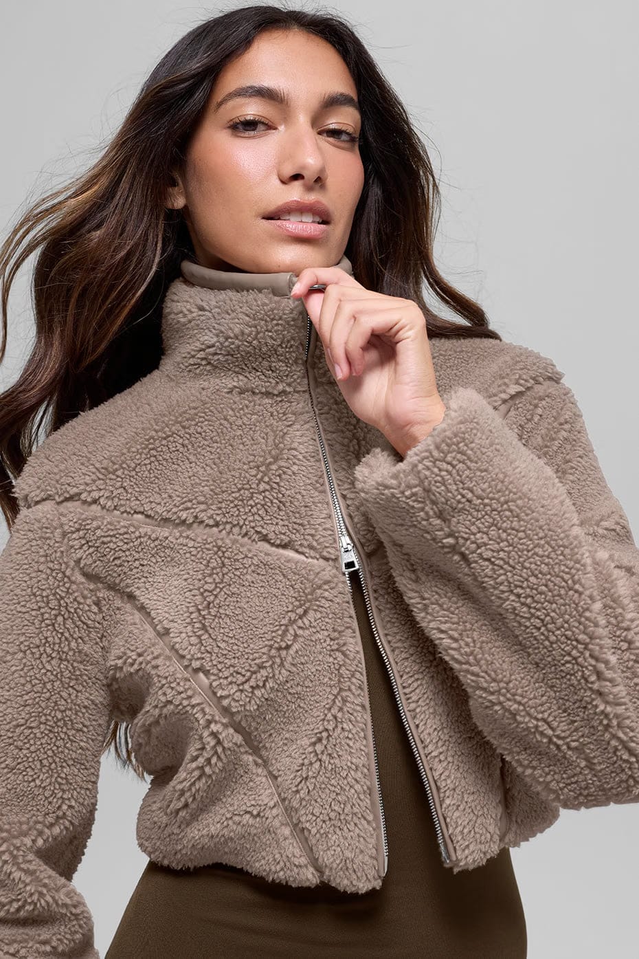 Alo Yoga Sherpa Cropped Slope Side Jacket - Chai Latte