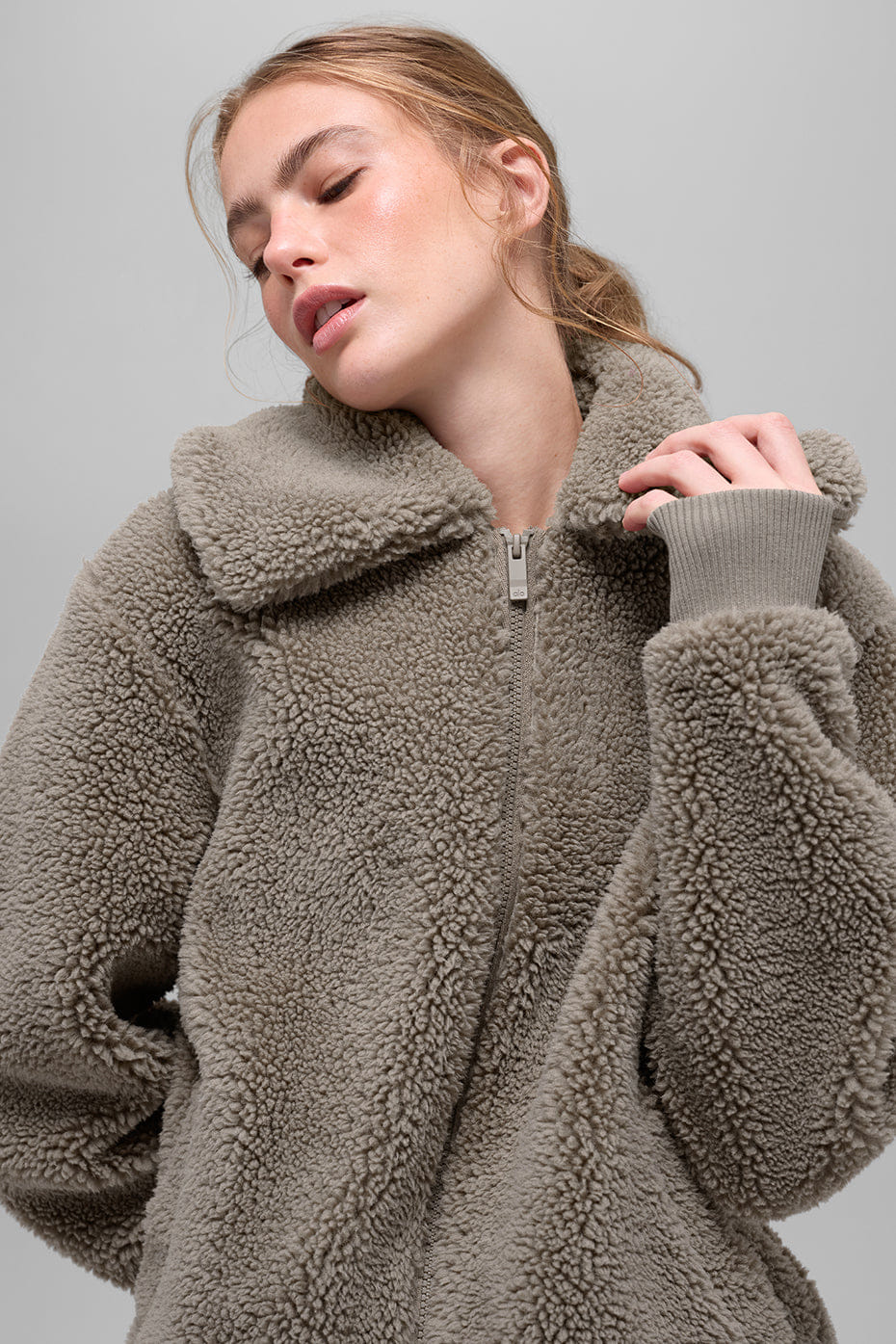 Alo Yoga Sherpa Downtown Jacket - Light Cocoa