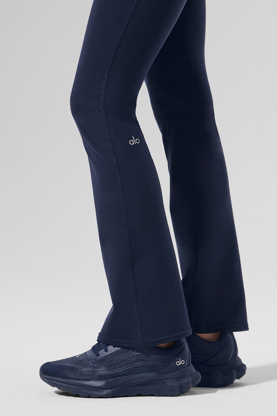 Alo Yoga Airbrush High-Waist 7/8 Bootcut Legging - Navy