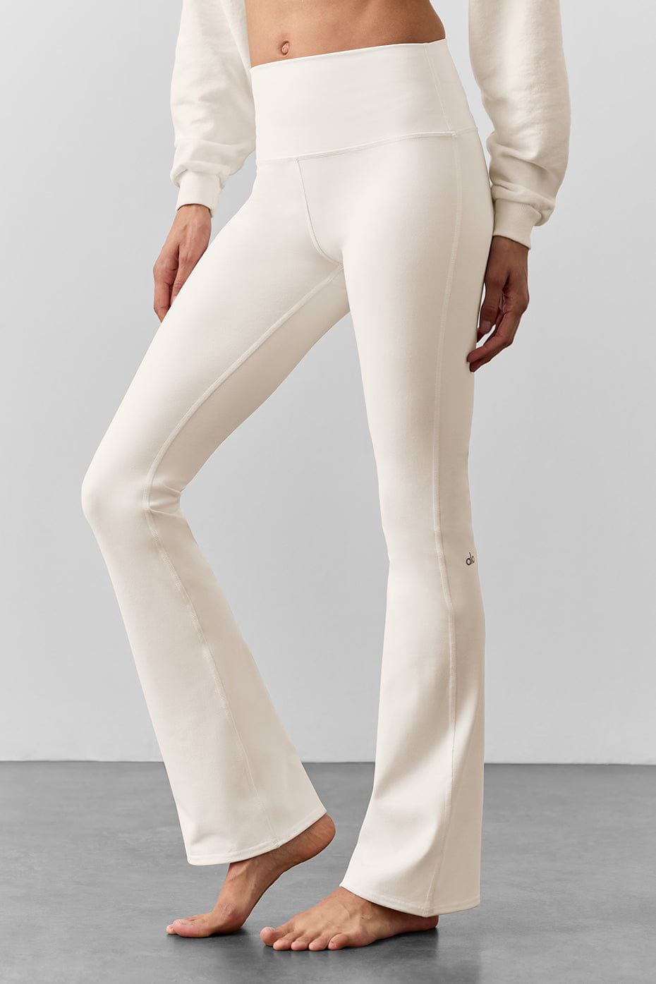 Alo Yoga Airbrush High-Waist Bootcut Legging - Ivory