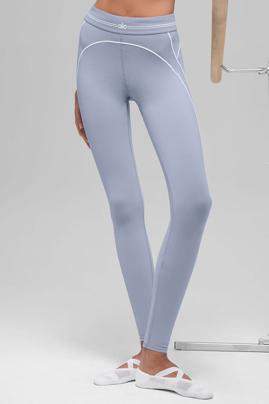 Alo Yoga Airbrush High-Waist Heart Throb Legging - Winter Frost/White