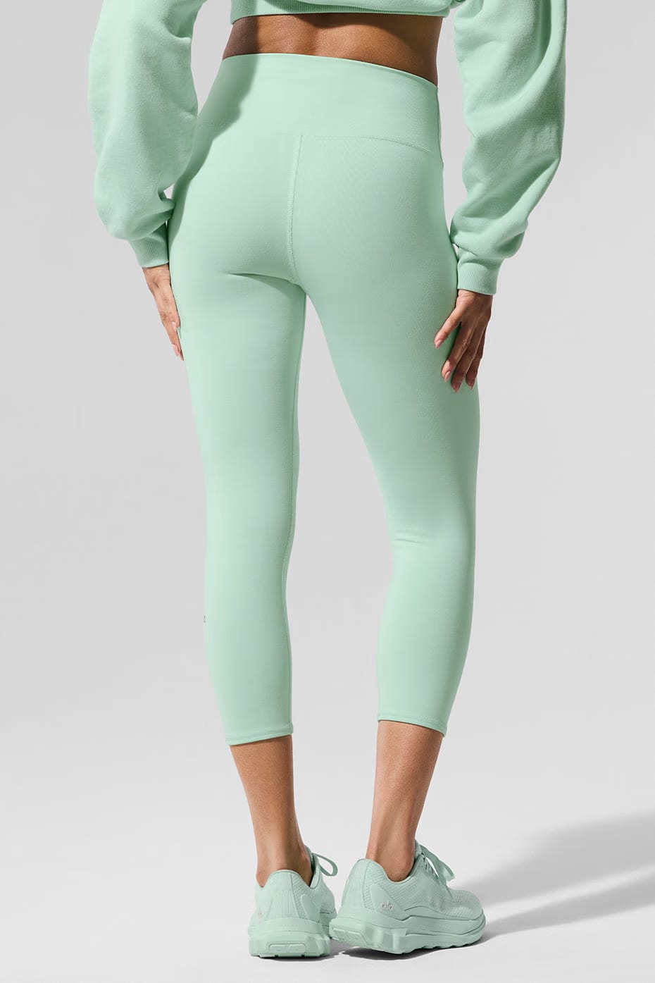 Alo Yoga High-Waist Airbrush Capri - Spearmint
