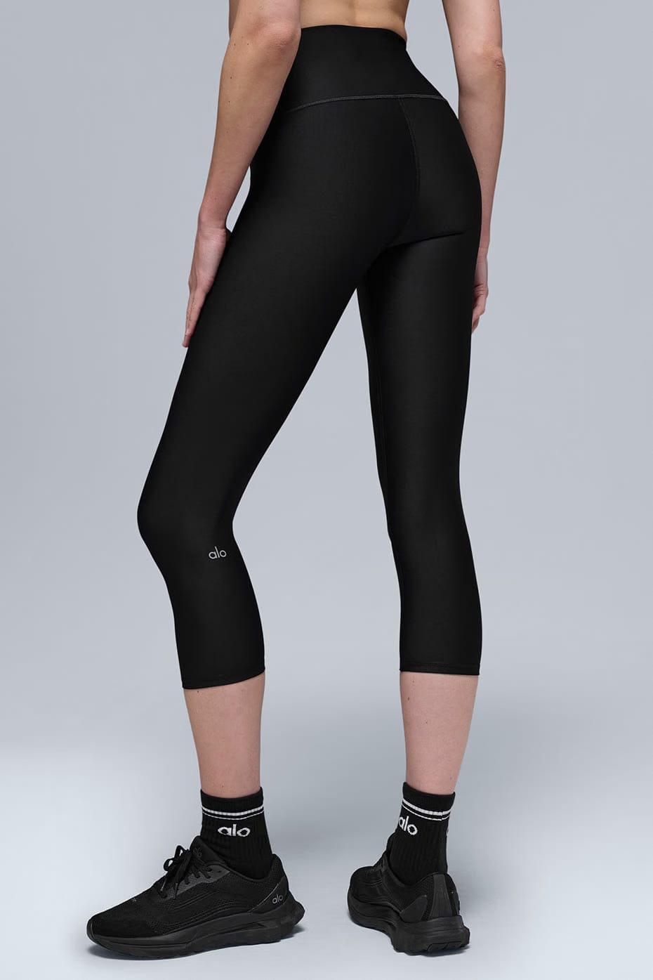 Alo Yoga High-Waist Airlift Capri - Black
