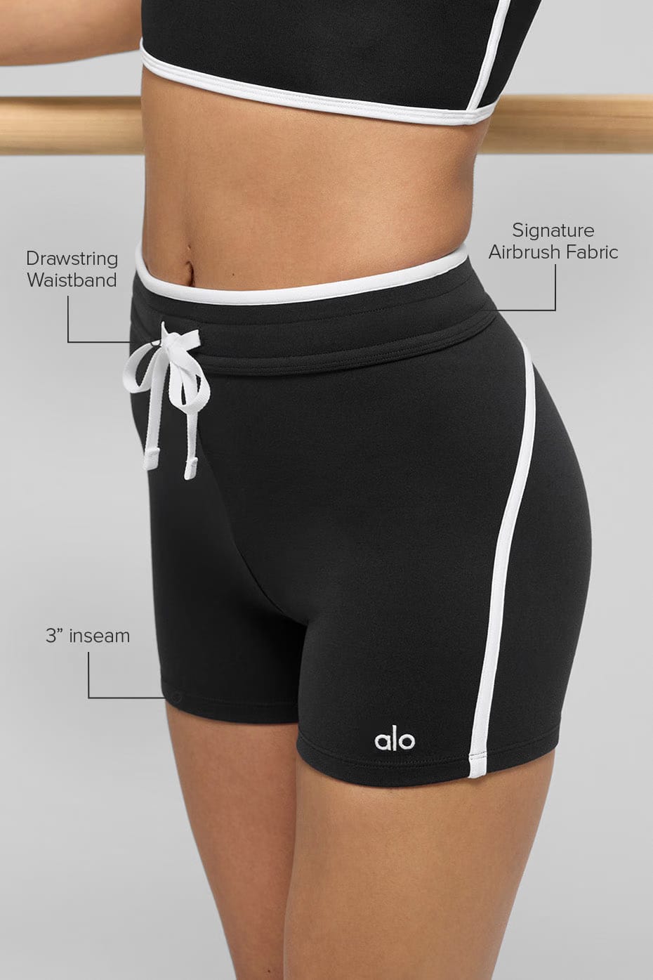 Alo Yoga 4" Airbrush High-Waist Race Pace Short - Black/White