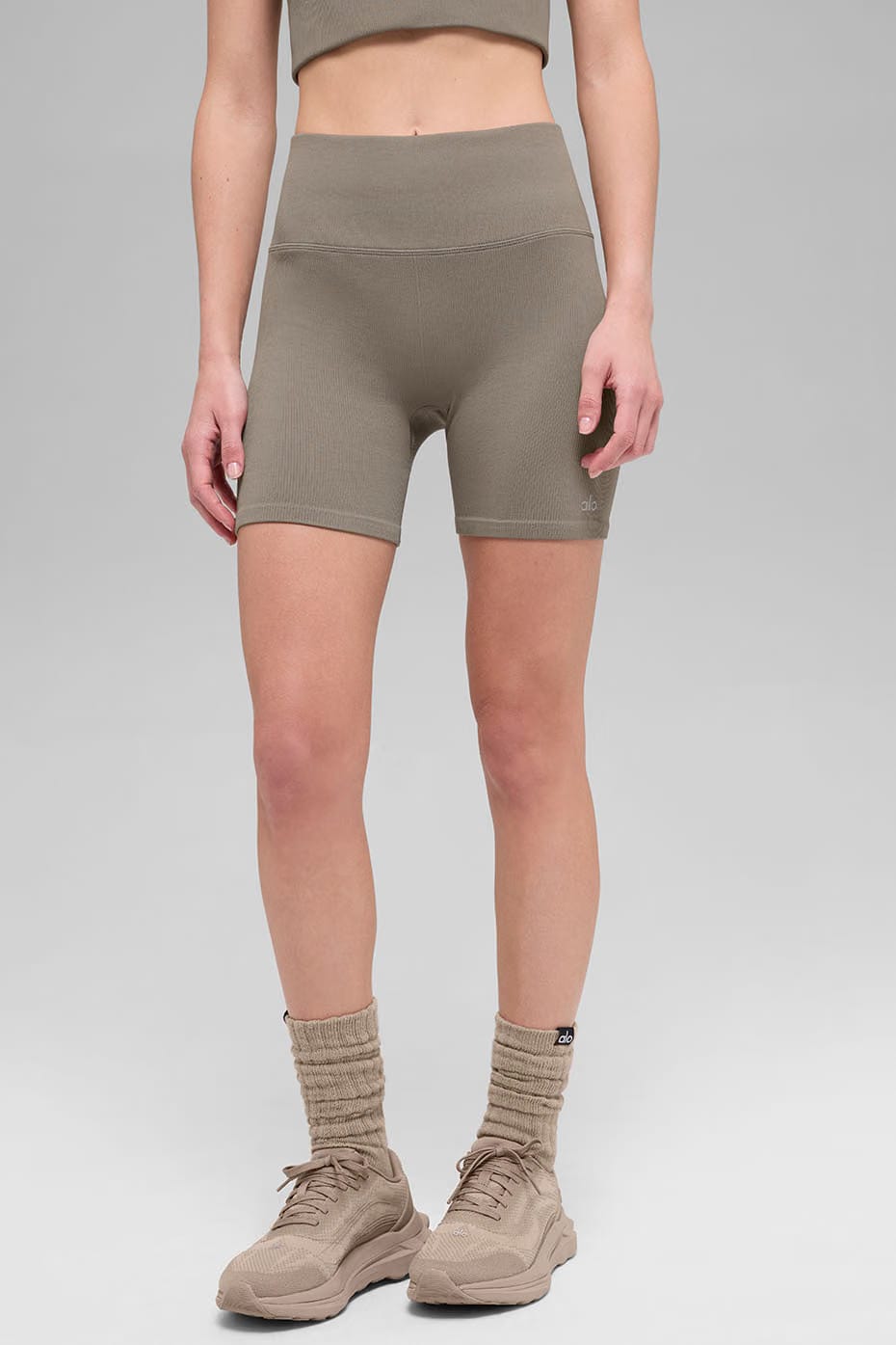 Alo Yoga 5" Seamless Ribbed Favorite Short - Light Cocoa