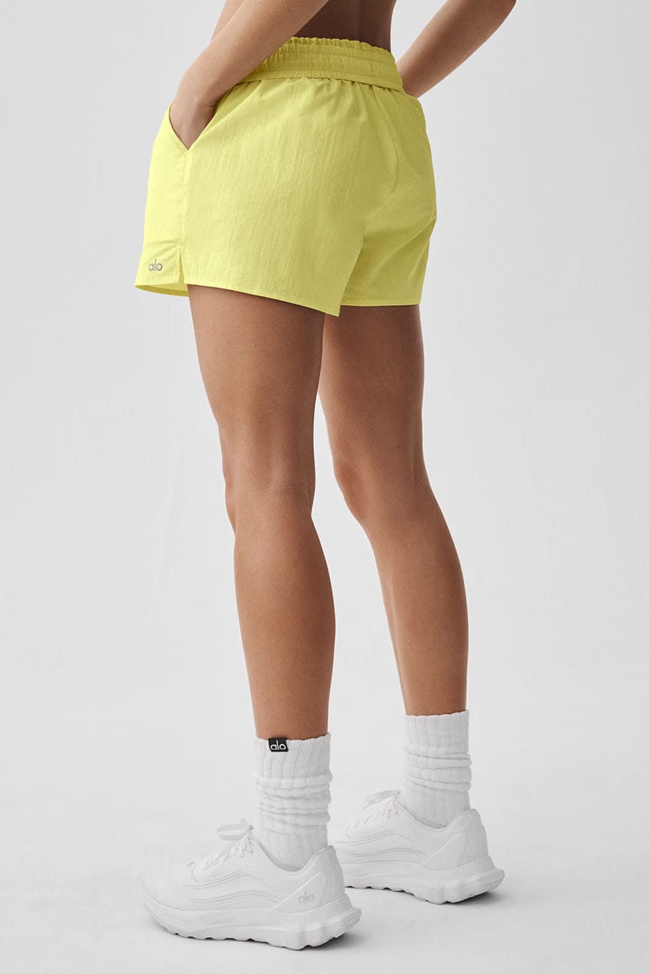 Alo Yoga Alumni Short - Sunshine