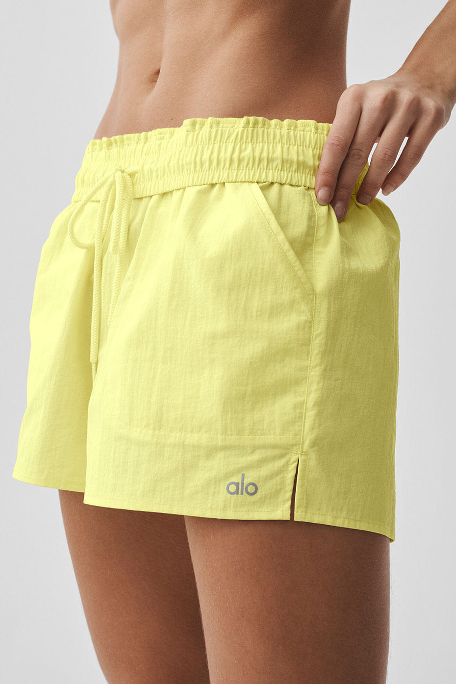 Alo Yoga Alumni Short - Sunshine