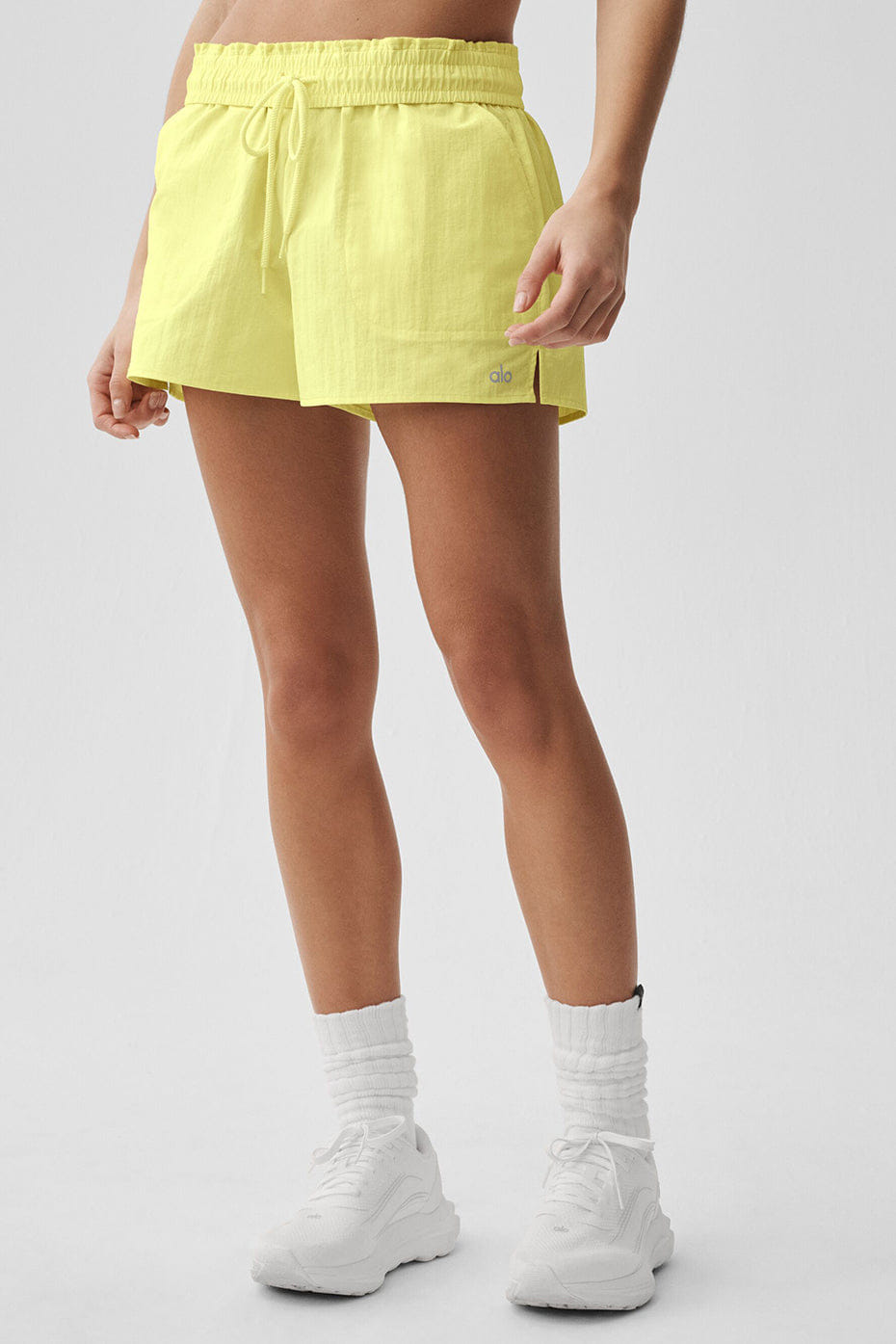 Alo Yoga Alumni Short - Sunshine