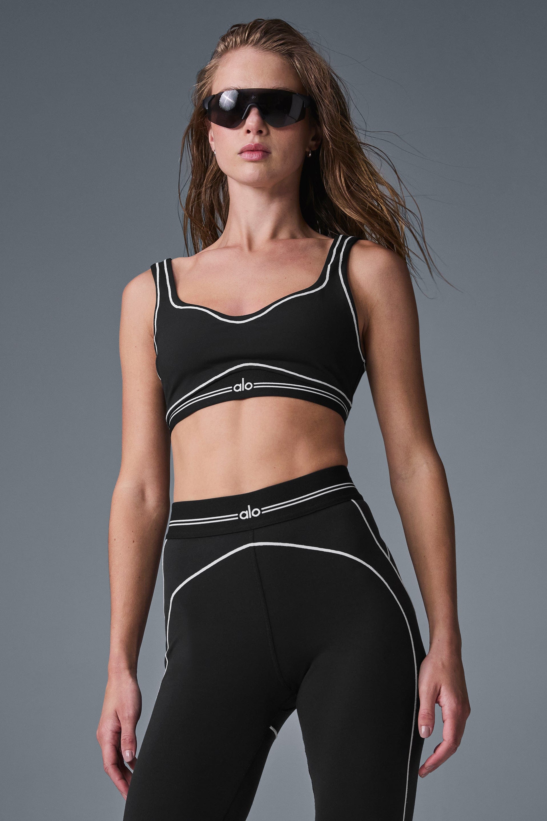 Alo Yoga Airbrush Heart Throb Bra - Black/White