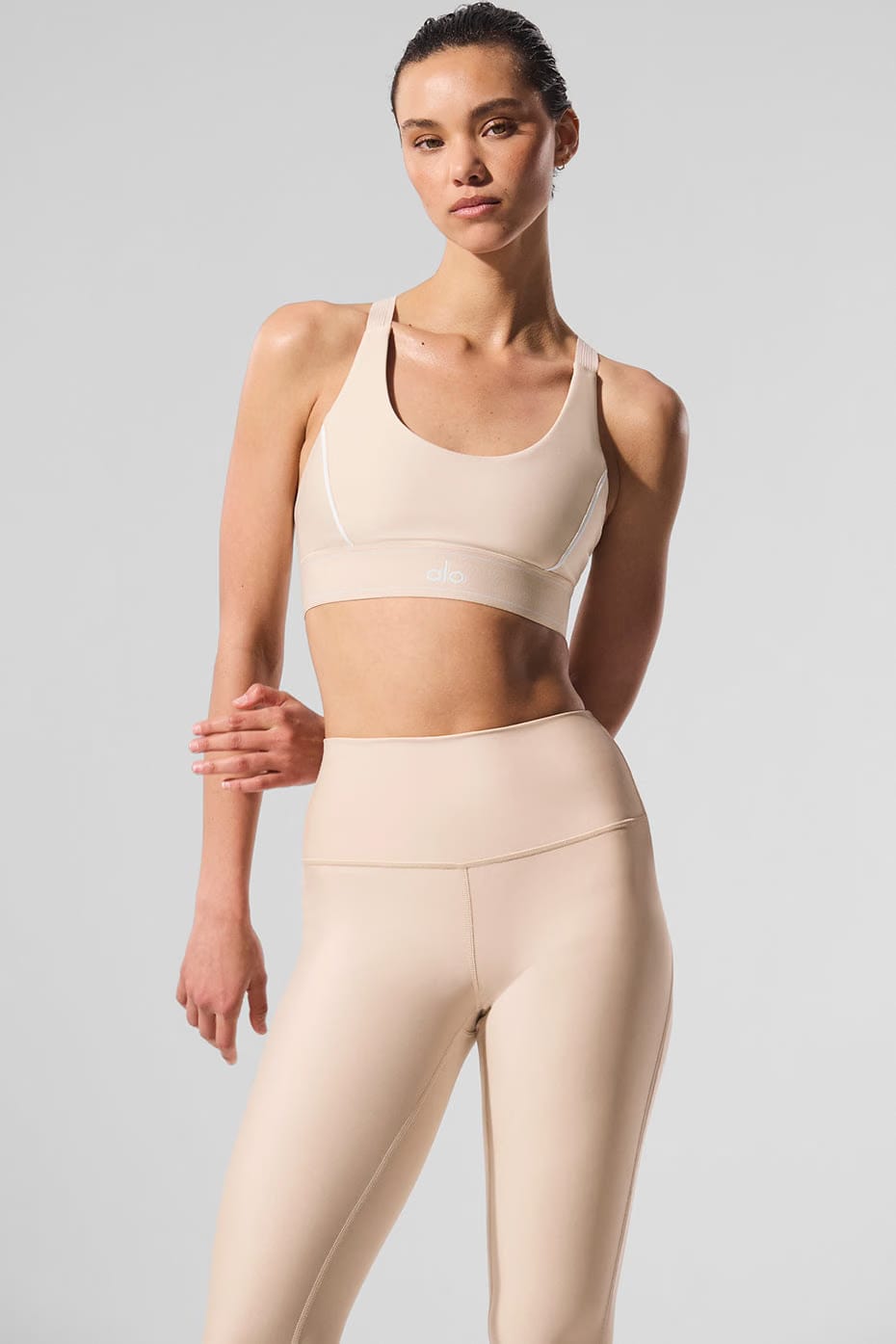 Alo Yoga Airlift Suit Up Bra - Macadamia/White