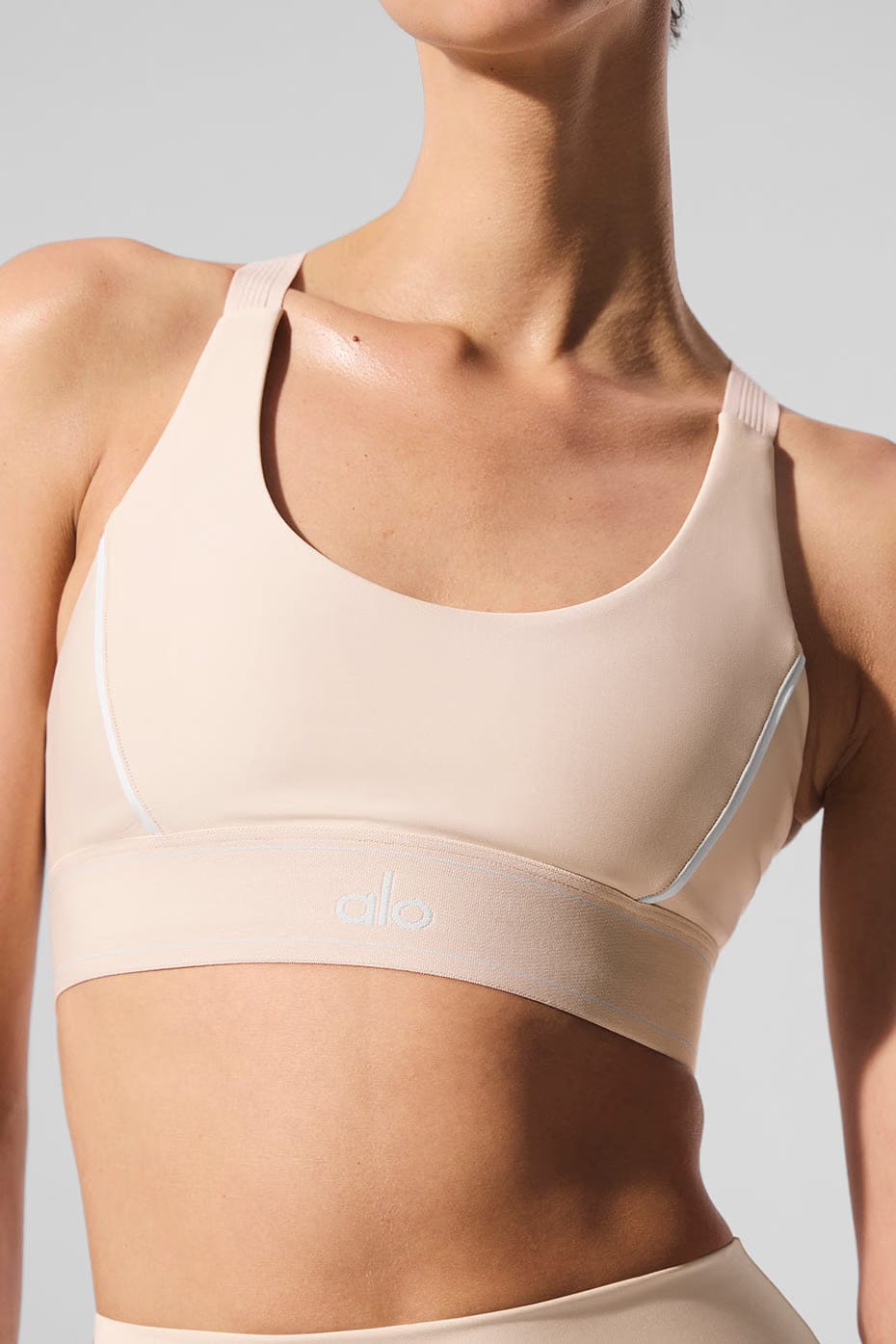 Alo Yoga Airlift Suit Up Bra - Macadamia/White