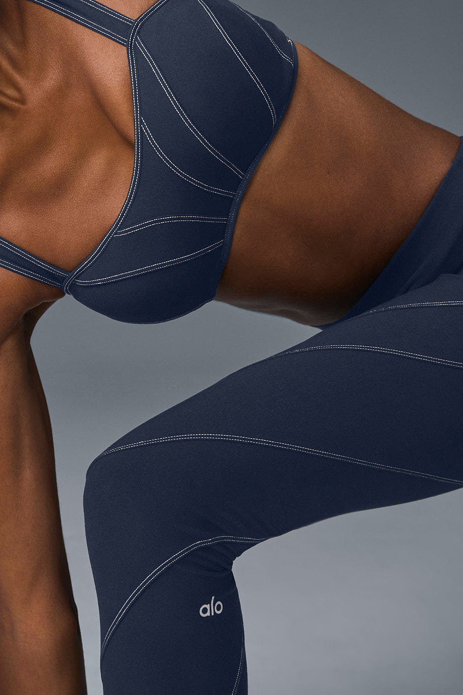 Alo Yoga Alosoft Sunray Bra - Navy/Ivory
