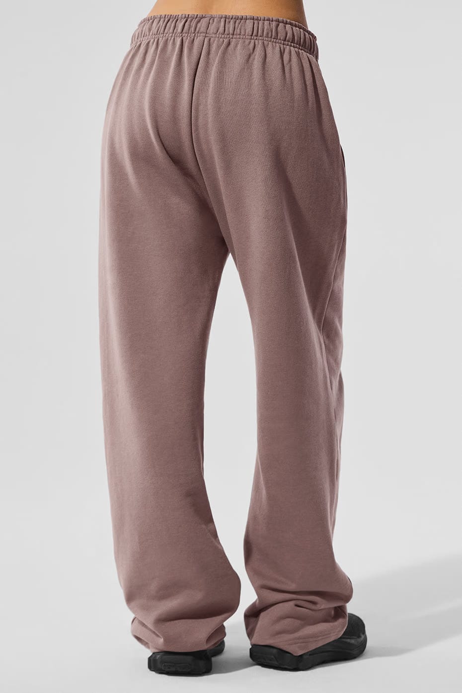 Alo Yoga Accolade Straight Leg Sweatpant - Mushroom