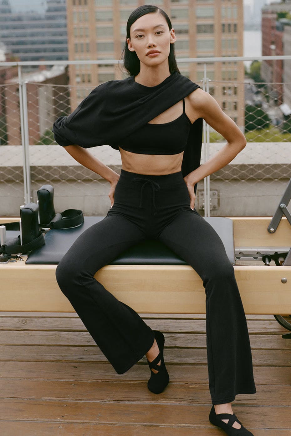 Alo Yoga Sway Bootcut Sweatpant - Black