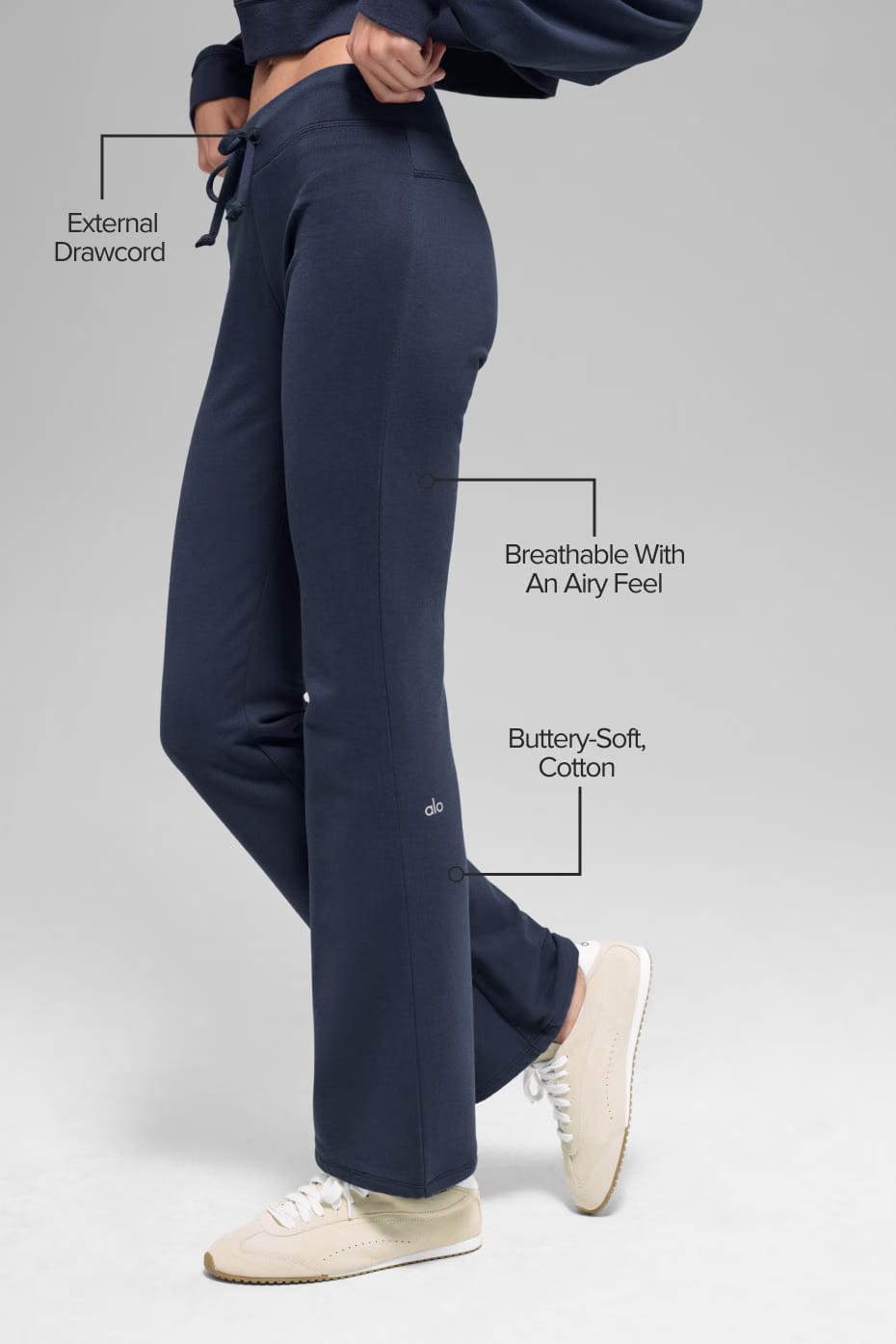 Alo Yoga Sway Bootcut Sweatpant - Navy