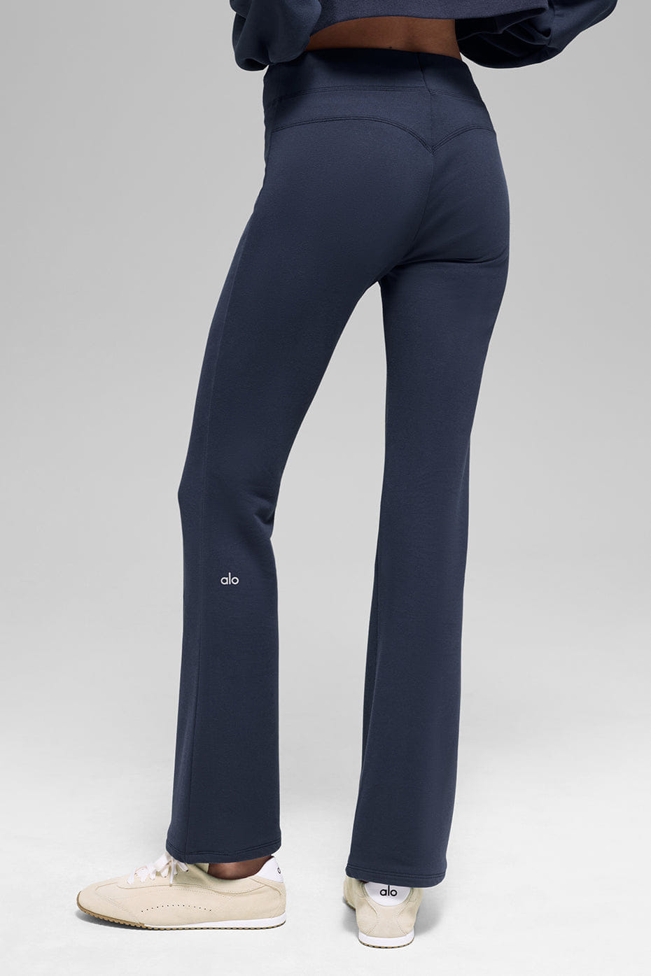 Alo Yoga Sway Bootcut Sweatpant - Navy