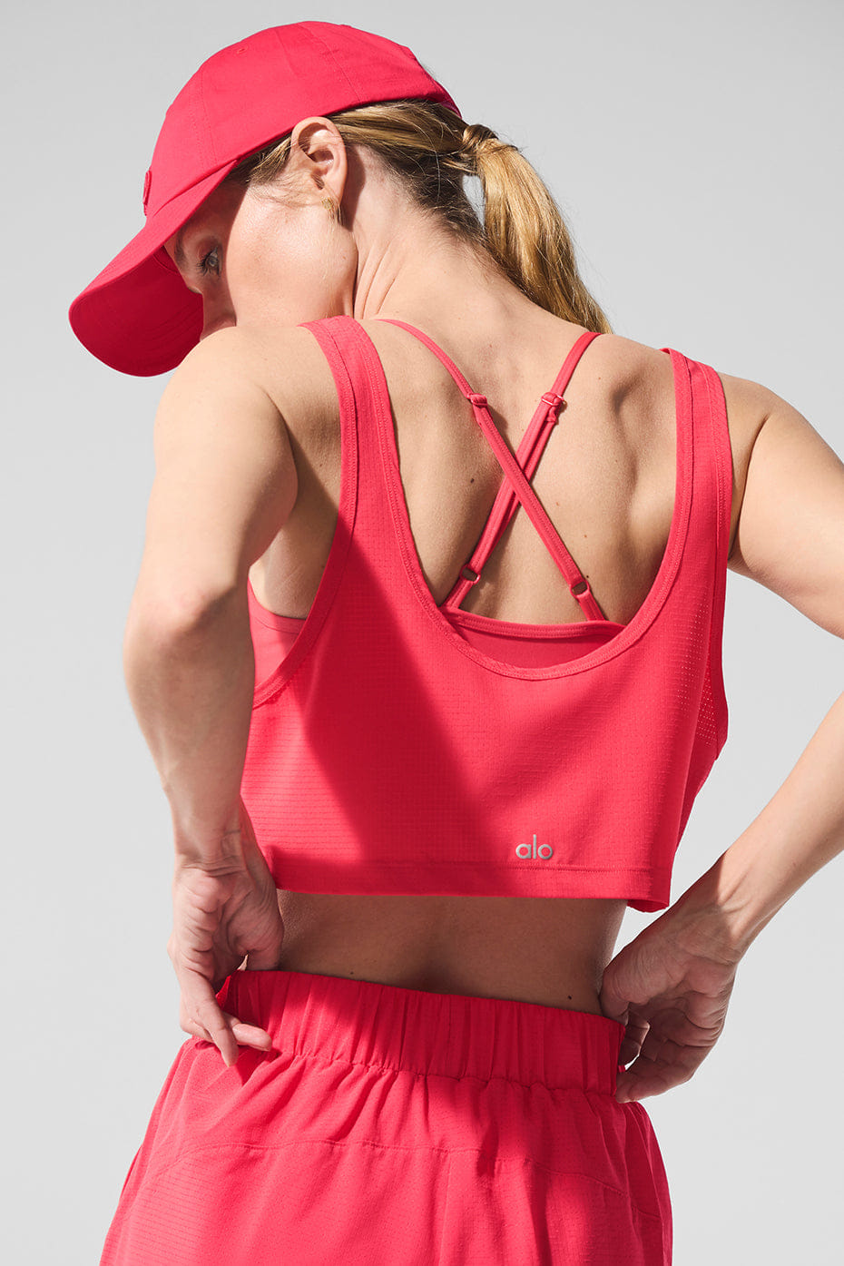 Alo Yoga Cropped Sport Star Tank - Candy Red