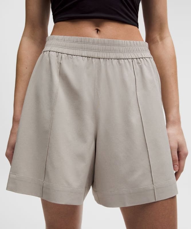 lululemon Breezily Mid-Rise Short 6" - Downtown Tan