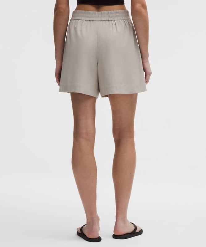 lululemon Breezily Mid-Rise Short 6" - Downtown Tan
