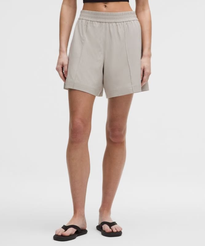 lululemon Breezily Mid-Rise Short 6" - Downtown Tan