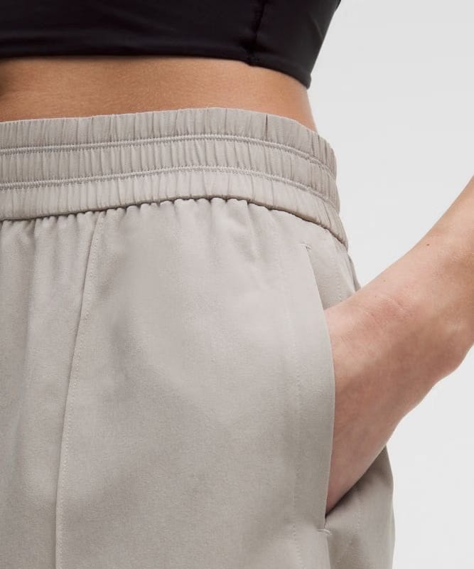 lululemon Breezily Mid-Rise Short 6" - Downtown Tan