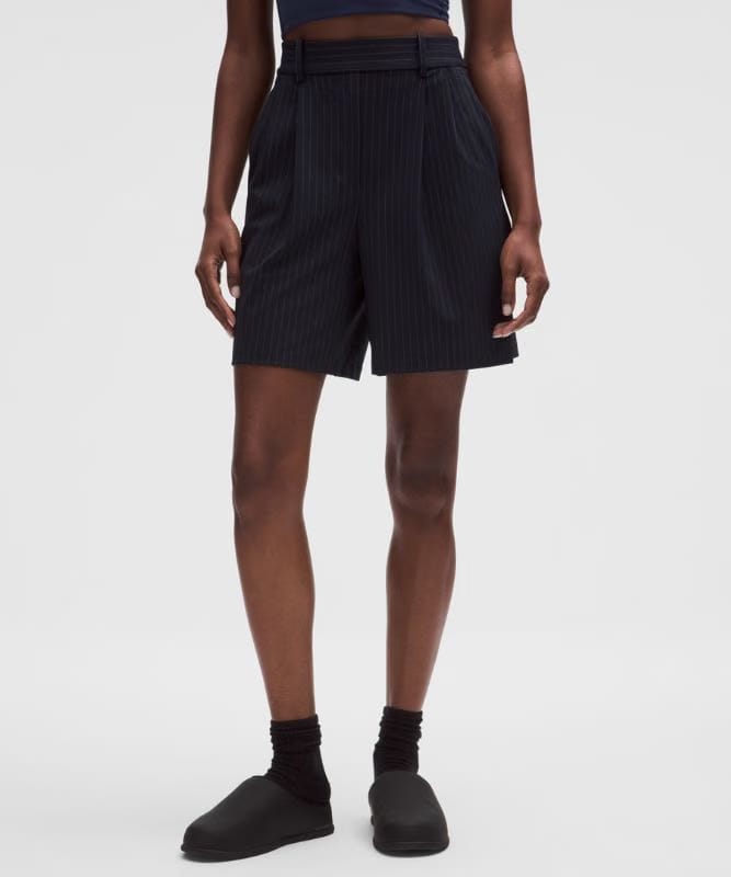 lululemon Daydrift Pleated High-Rise Short 7" - Classic Navy/Light Ivory